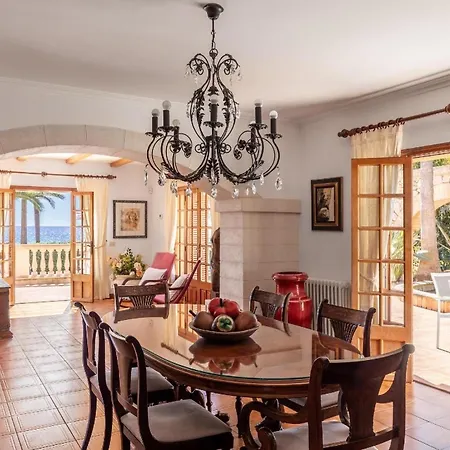 Holiday home Schoenes Haus Mit Pool Direkt Am *