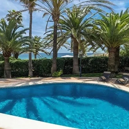 Holiday home Schoenes Haus Mit Pool Direkt Am